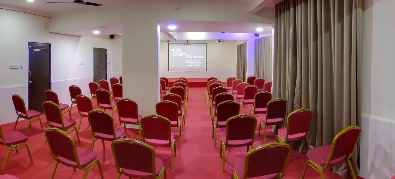 Hotel Rain Sky Inn Лонавала Экстерьер фото