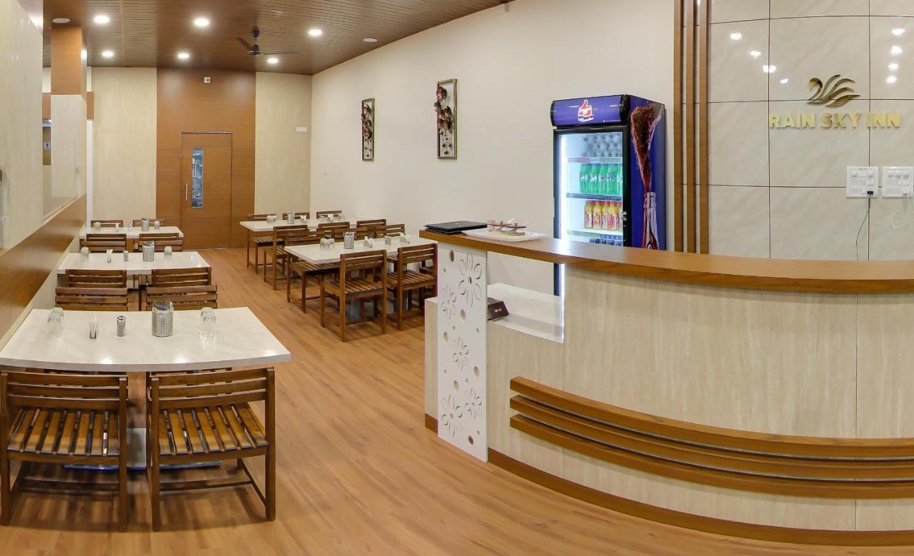 Hotel Rain Sky Inn Лонавала Экстерьер фото