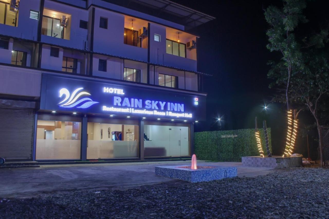 Hotel Rain Sky Inn Лонавала Экстерьер фото